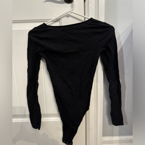 Hollister v-neck bodysuit - Picture 2 of 2